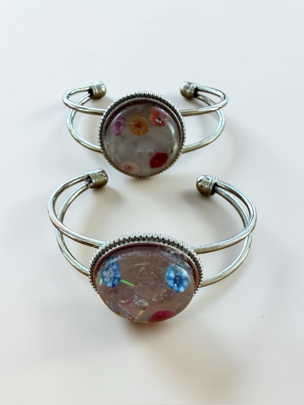 Siesta Key Artist Silver Style Bangles Resin Florals Pair